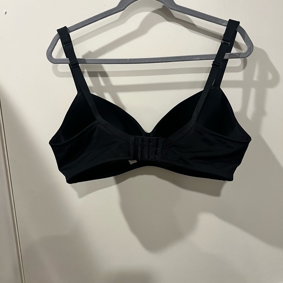 Cacique lightly lines tshirt no wire bra molded cups black size 38DD - Picture 2 of 4